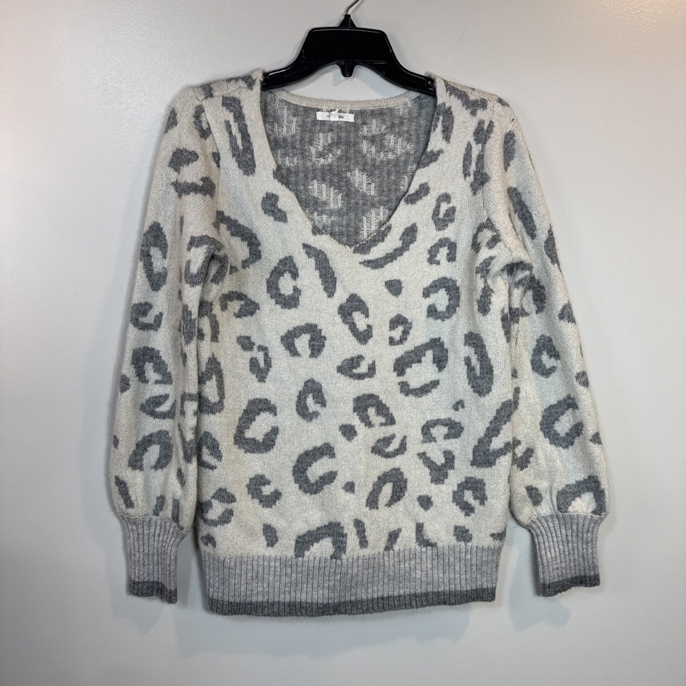 Maurice's Sweater Women's Small Cheeta Print V-neck pullover sweater